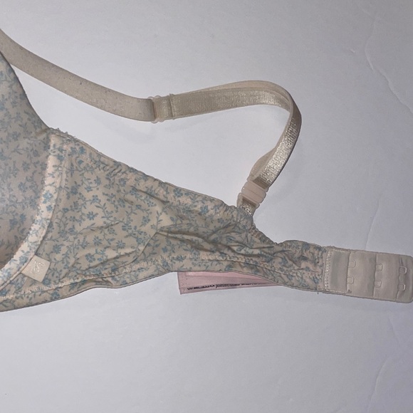 Victoria's Secret Cream and Blue Floral Bra - Picture 3 of 12